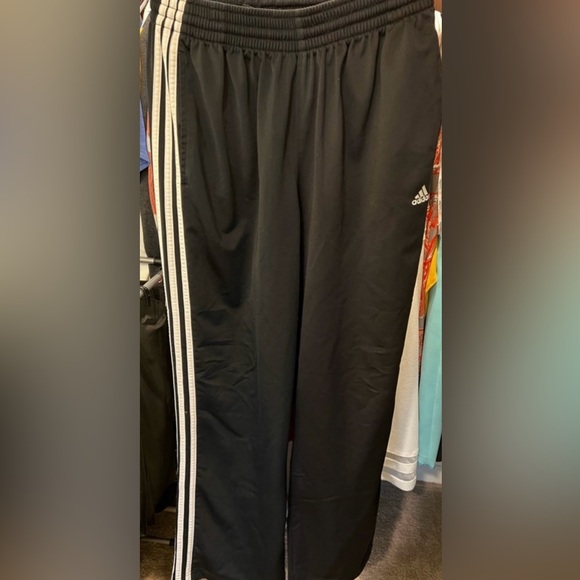 Bundle of Men’s Sportswear Adidas, North Face, Under Armour Five (5) Pieces - Picture 12 of 13